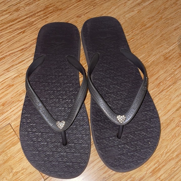 Twisted Heart Flip flops.   Two pairs.  size 7. Brown and black - Picture 3 of 4